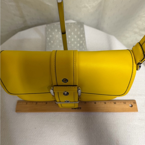 Michael Kors MICHAEL MICHAEL KORS
Colby Medium Leather Shoulder Bag - Picture 12 of 16